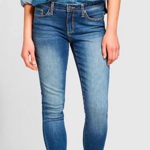 Universal Thread Mid Rise Stretch Skinny Jeans 👖